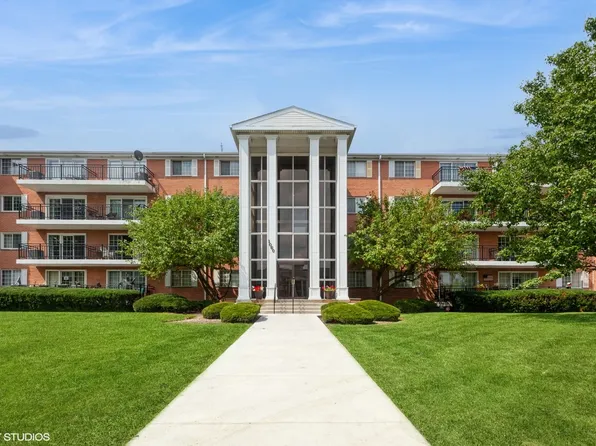 1060 N Farnsworth Ave APT 1312, Aurora, IL 60505