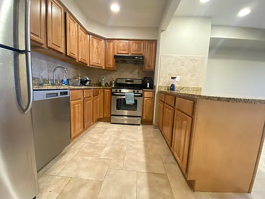 Rented by NY Space Finders Inc. | media 16