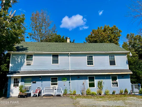 9 E Shore Ln, Beach Lake, PA 18405