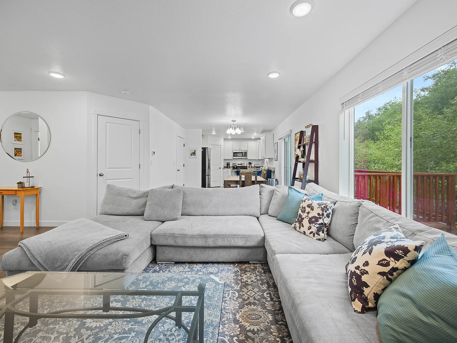 2 bed, $3,400 — Photo 4