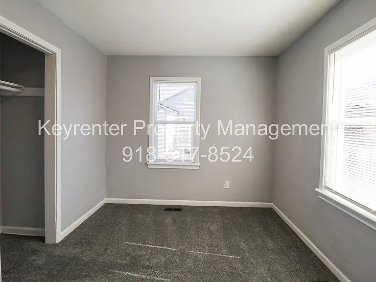 5330 W 2nd St — Photo 20
