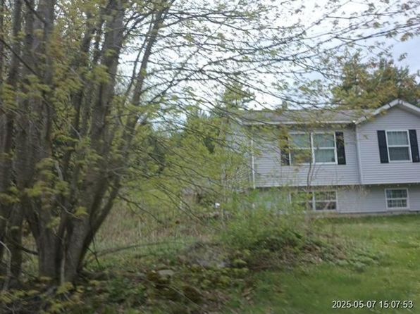 77 Shore Dr, Northwood, NH 03261