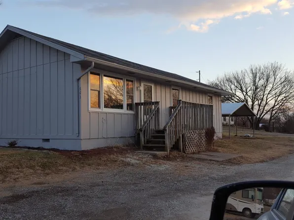 603 S Maple St, Paola, KS 66071