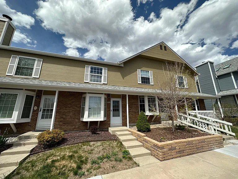 1920 Giltshire Dr — Photo 1