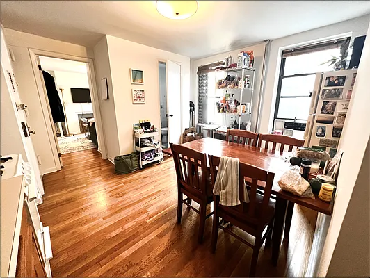 Rented by City Connections Realty | media 2