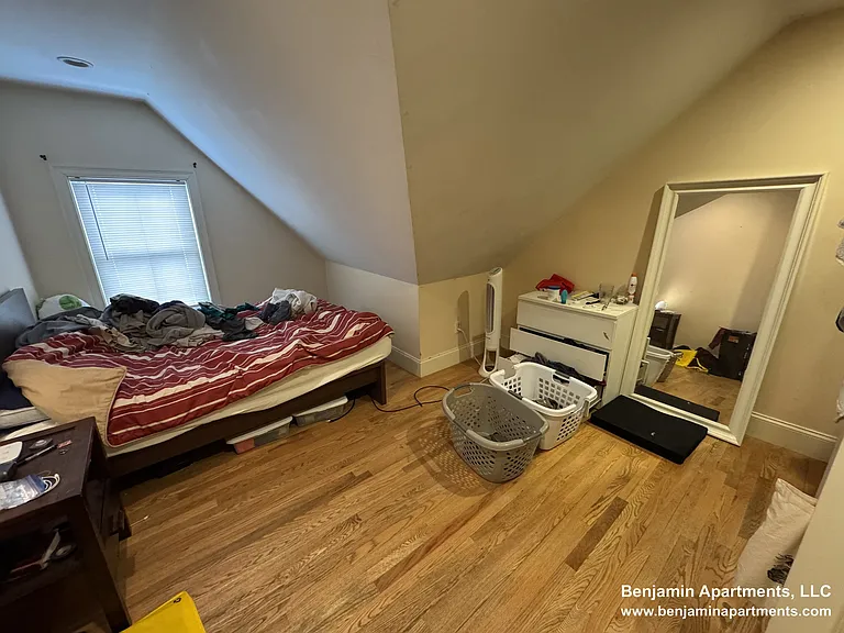 27 Lothrop St #4 — Photo 5