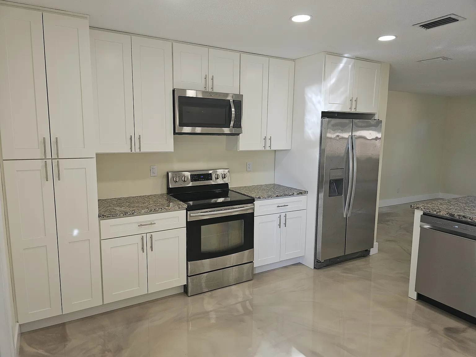 3 bed, 1728 sqft, $3,000 — Photo 2