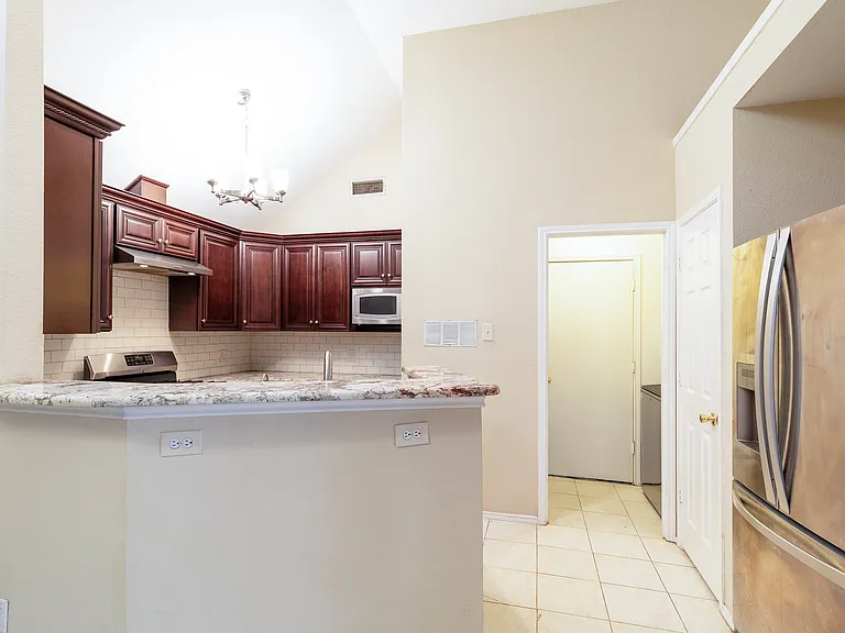 6912 Harvey Ln — Photo 6