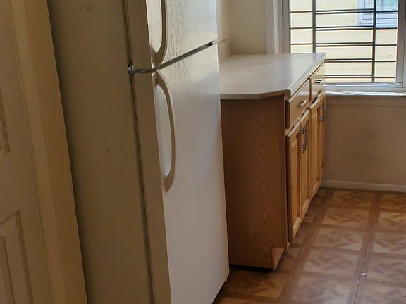 4th image of 2533 Holland Ave #2