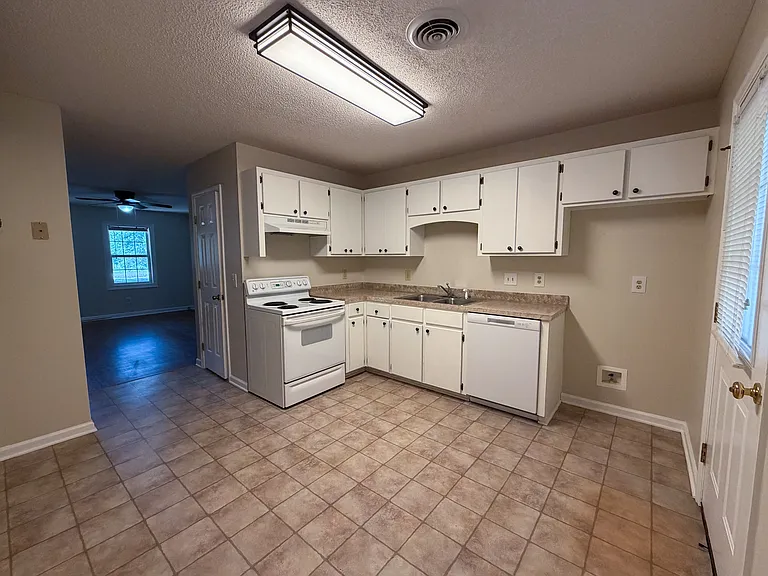266 Church St #B — Photo 8
