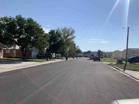 Exterior Neighborhood (street photo)