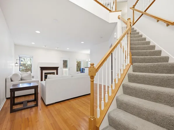 9796 Cupola Ln, Eden Prairie, MN 55347