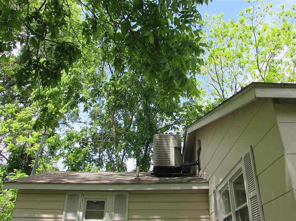 2nd image of 148 Eden St
