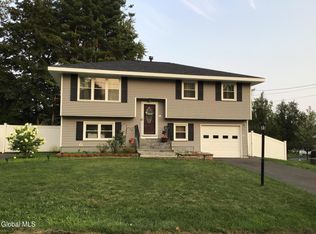 46 College View Dr, Loudonville, NY 12211