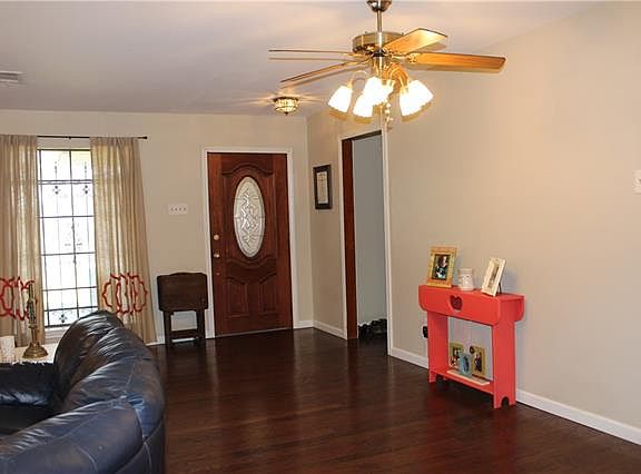 5th image of 815 Smith Ln