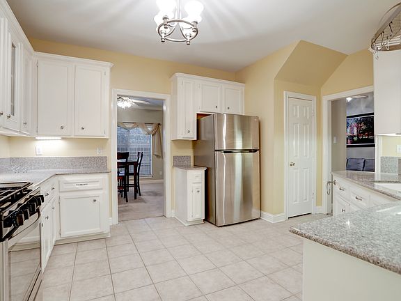 5th image of 1408 S Friendswood Dr