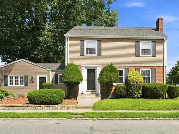 77 Ausdale Rd, Cranston, RI 02910