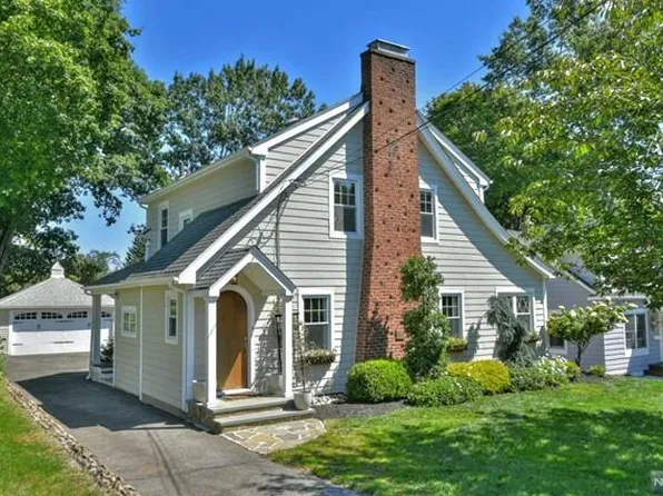 4 Madison Hts, Wyckoff, NJ 07481