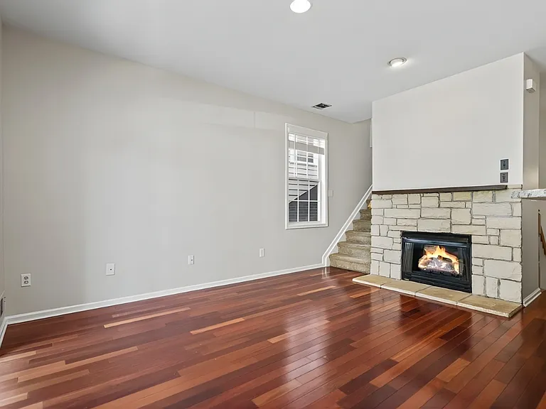 107 Brittany Ct — Photo 5