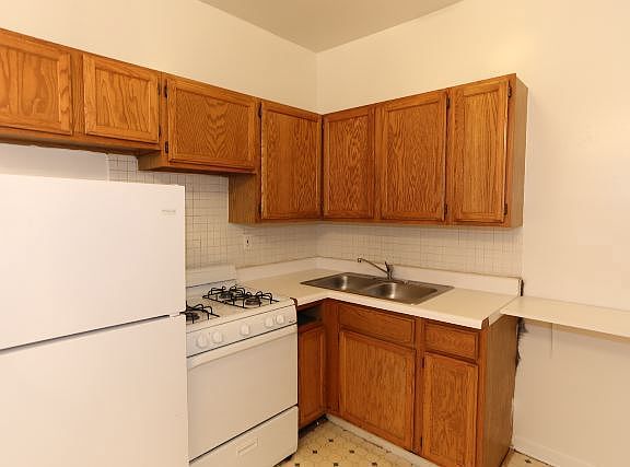 3rd image of 3829.5 N Fremont St #1E
