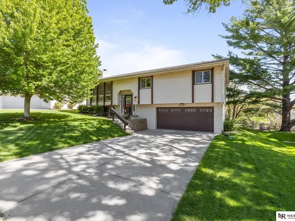 12118 Erskine Cir, Omaha, NE 68164