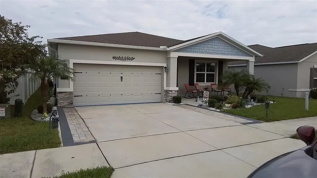 4 bed, 3.0 bath, 2135 sqft, $2,200 — Photo 1