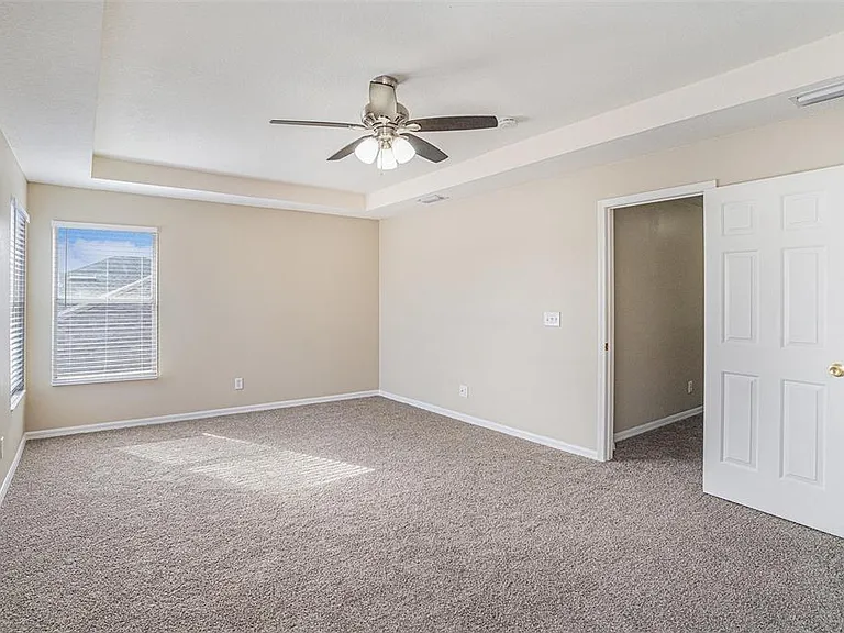 8602 Sandy Plains Dr — Photo 14