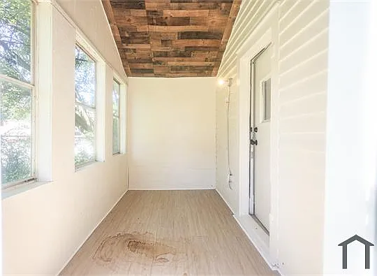 1028 W 5th St — Photo 23