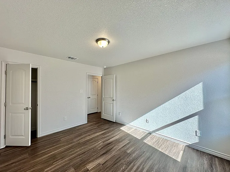 213 Dolphin Dr — Photo 14