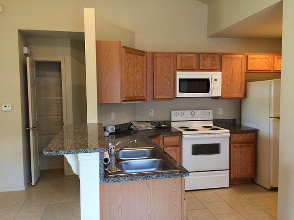 3rd image of 117 Breezy St