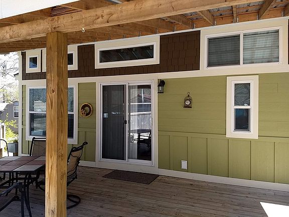 3rd image of 208 Honeysuckle Ln