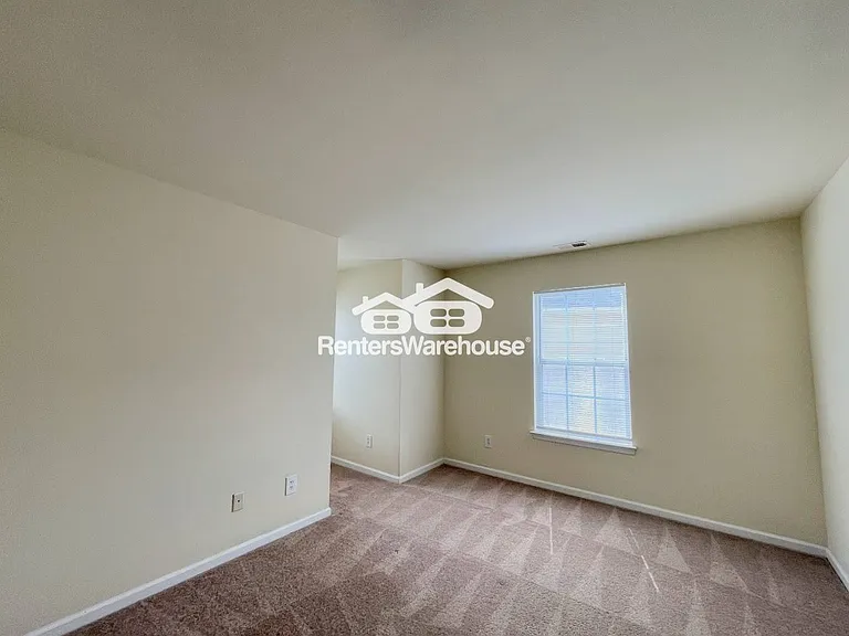 3711 Bay Cres — Photo 32