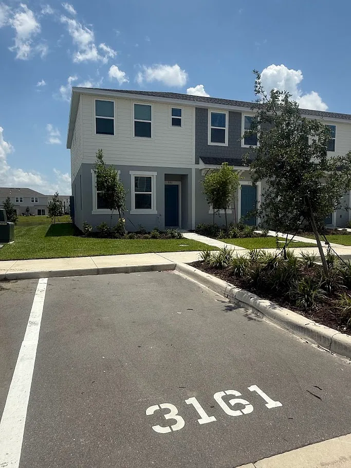 2 bed, 1210 sqft, $1,700 — Photo 1