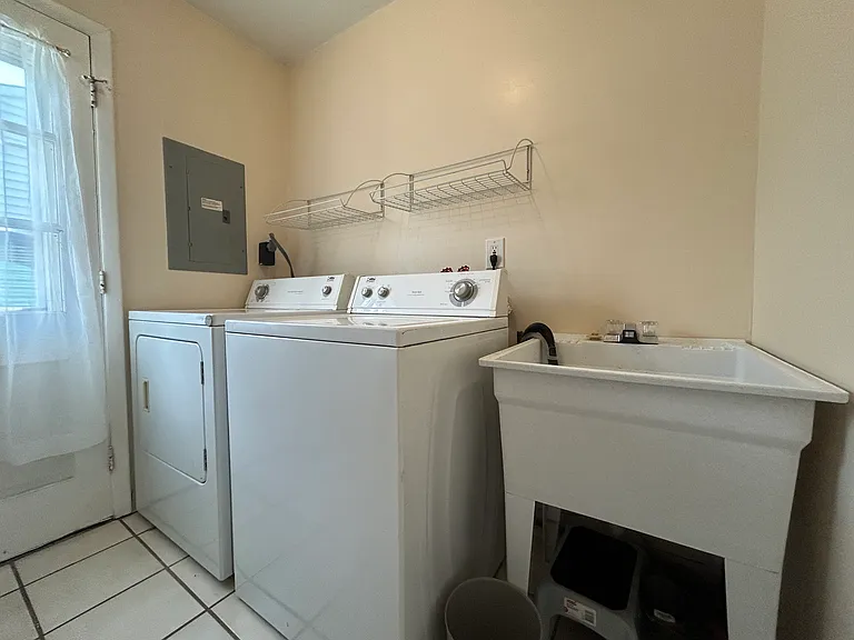 6490 Almont Dr — Photo 8