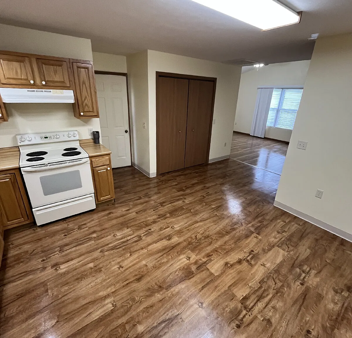 3 bed, 2.0 bath, 1250 sqft, $1,550 — Photo 3