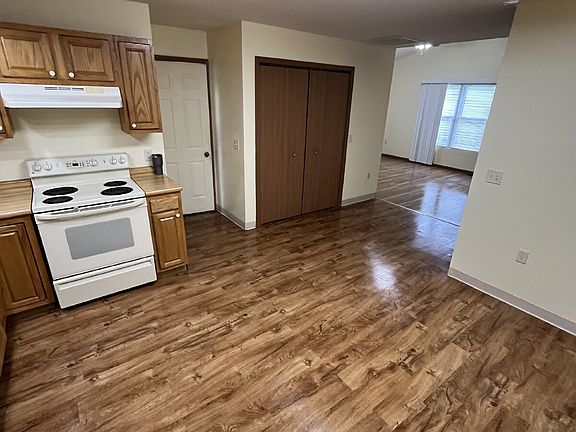 3rd image of 1352 Campbell Rd