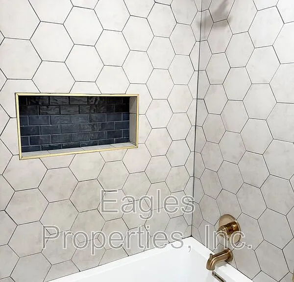 1205 Simpson St — Photo 8