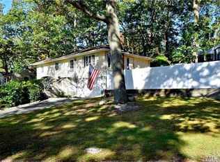 15 Sayville Rd, Sound Beach, NY 11789