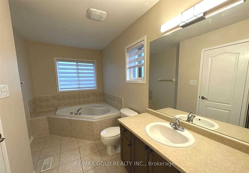 Oakville Townhouse for rent - 3 Bedrooms — photo 20