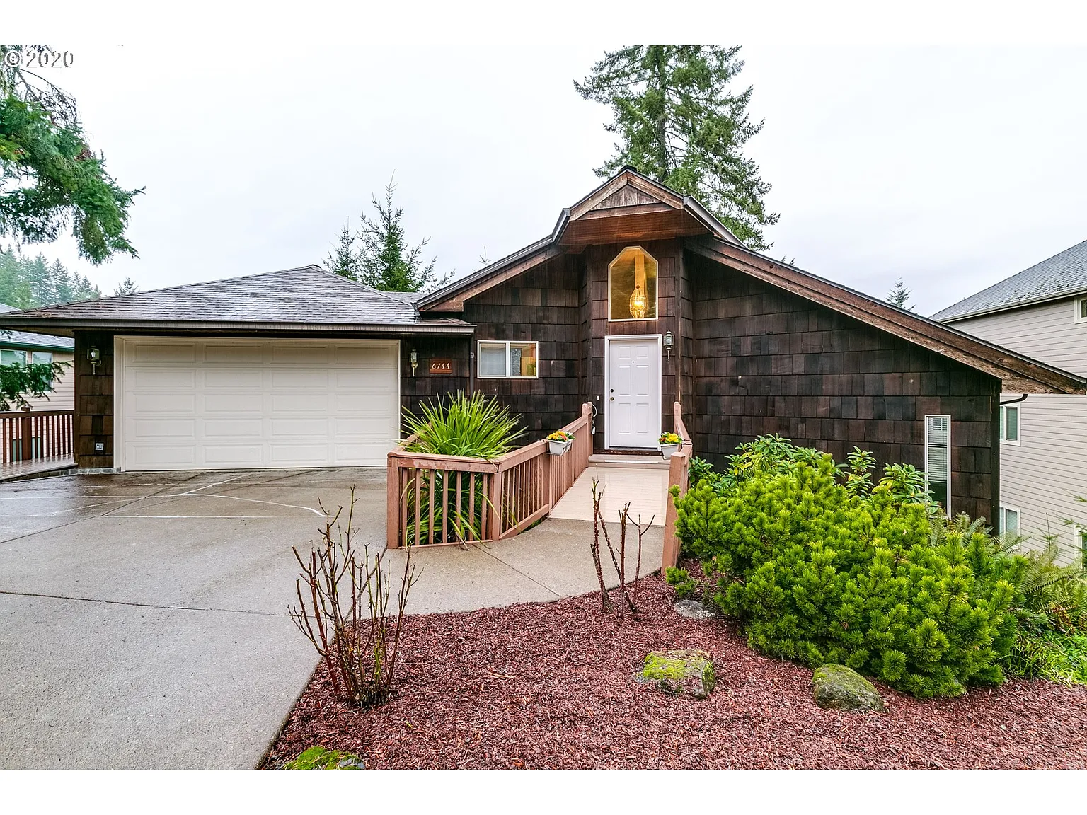 6744 Ivy St photo 1