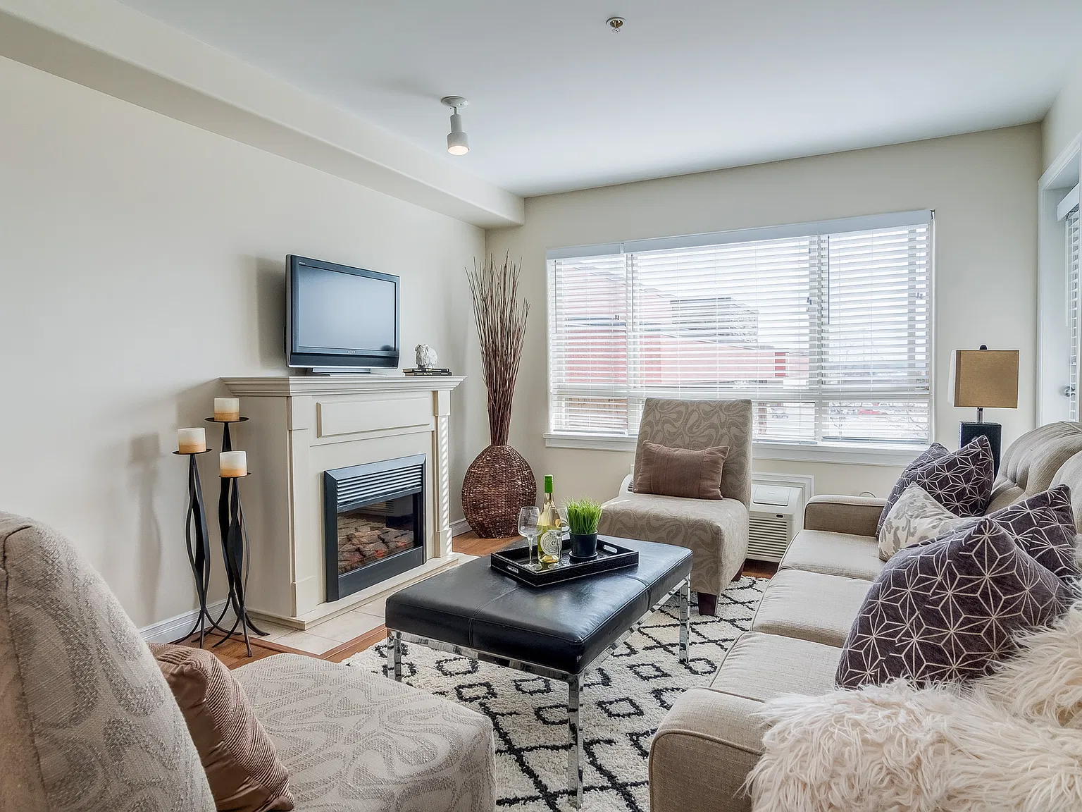 Langley Apts — Photo 4