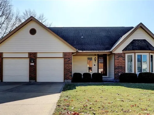 1611 NE Oak Tree Dr, Lees Summit, MO 64086