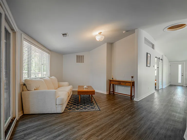 112 Scarlett St — Photo 24