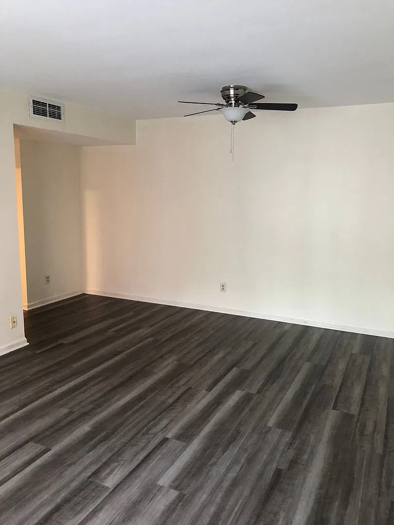 310 Hite — Photo 3
