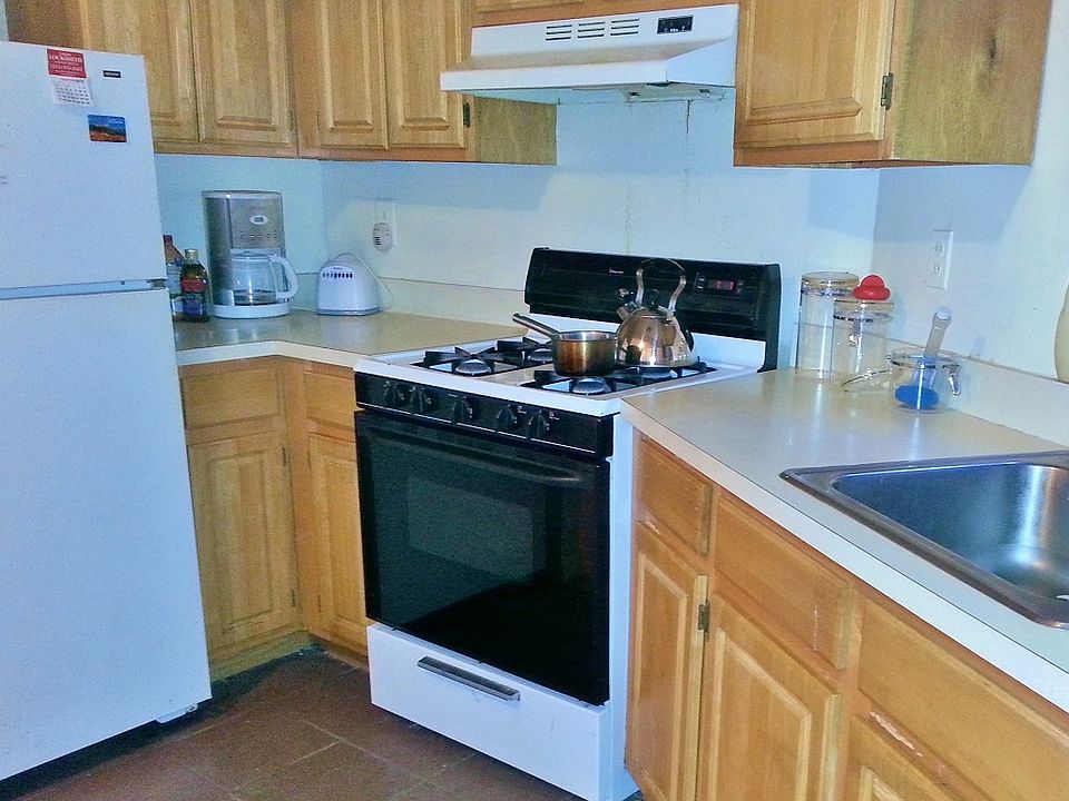 1st image of 235 Putnam Ave #1