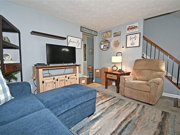 4th image of 402 Hickory Cir