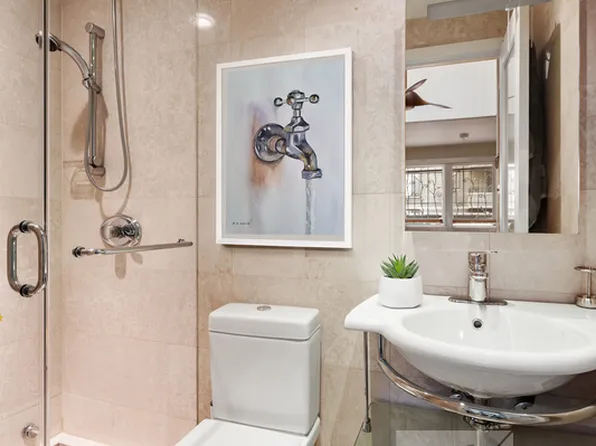 314 East 50th Street image 8 of 10