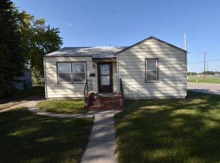 820 12th St, Gothenburg, NE 69138