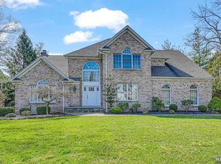 27 Leach Ave, Park Ridge, NJ 07656