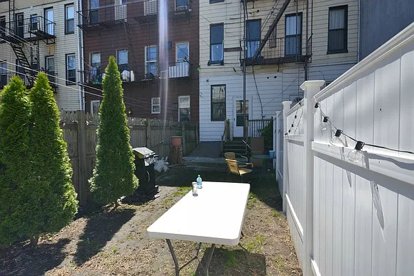 Rented by Bold New York | media 37